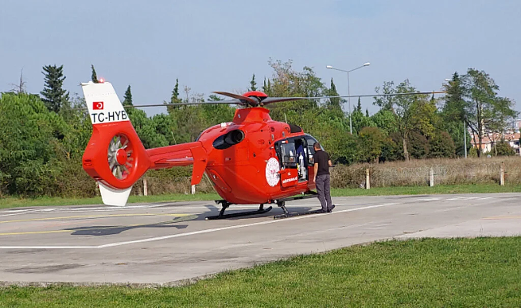Samsun'da ambulans helikopter yaşlı kadın için havalandı