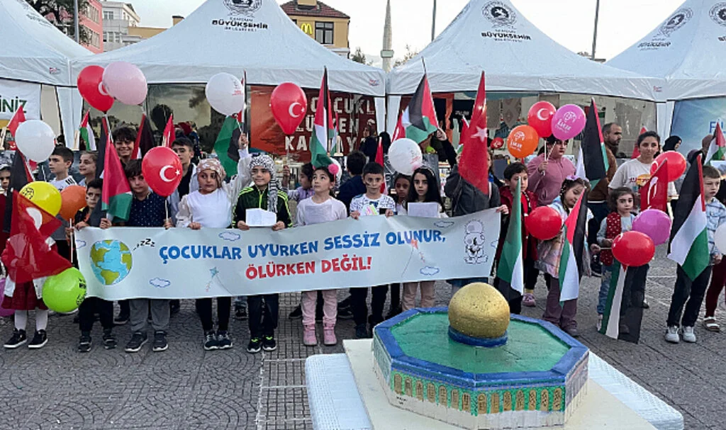 Samsun'da "çocuklar" İsrail'in Gazze'ye saldırılarını protesto etti
