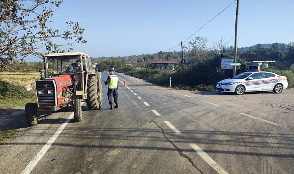 Samsun'da jandarma trafik ekipleri ekim ayında 2 bin 73 sürücüye cezai işlem uyguladı