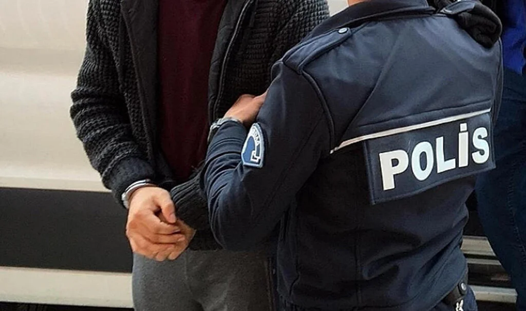 Samsun'da kesinleşmiş hapis cezası bulunan firari hırsızlık hükümlüsü kovalamacayla yakalandı