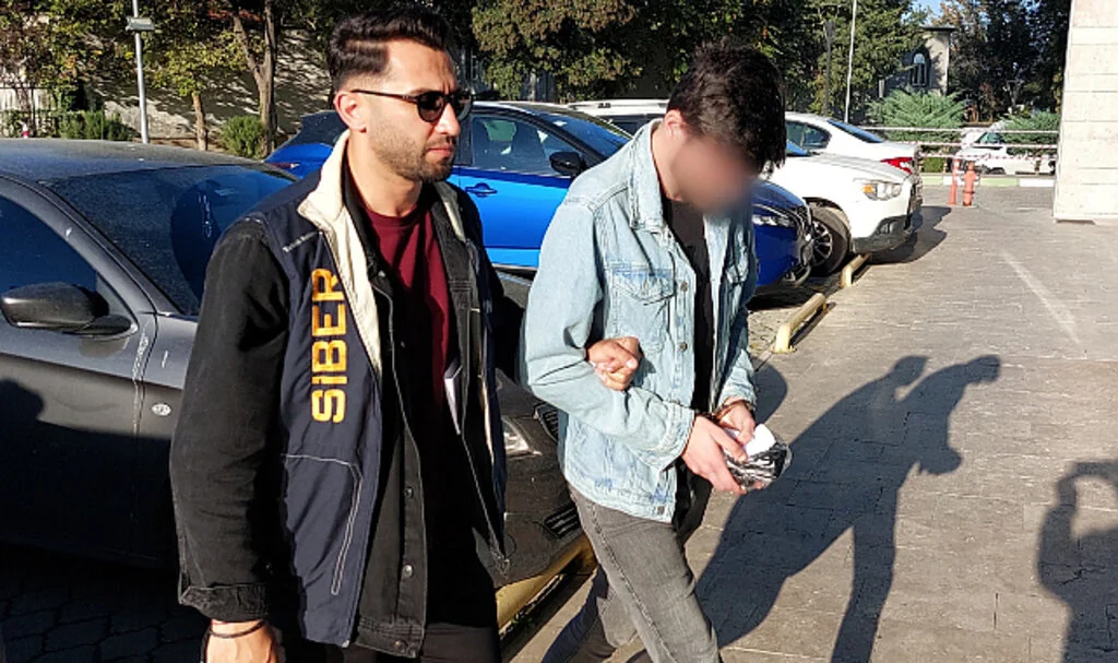 Samsun'da kişisel verileri çalıp satan 3 kişi tutuklandı