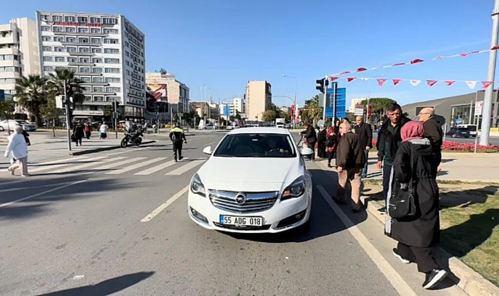 Samsun'da otomobilin çarptığı yaya yaralandı