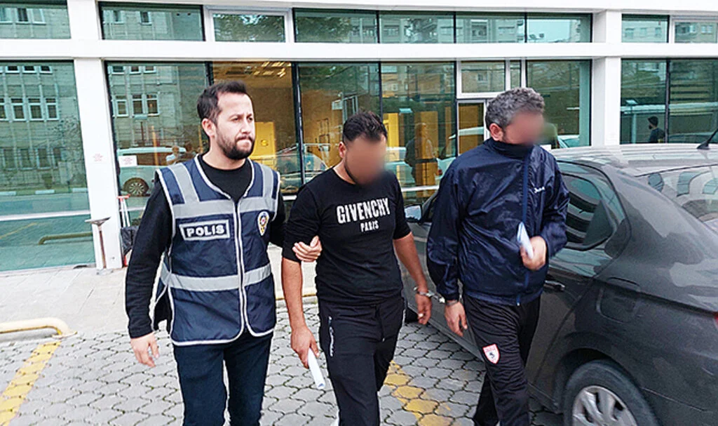 Samsun'da polisten kaçan uyuşturucu şüphelileri kovalamaca sonucu yakalandı