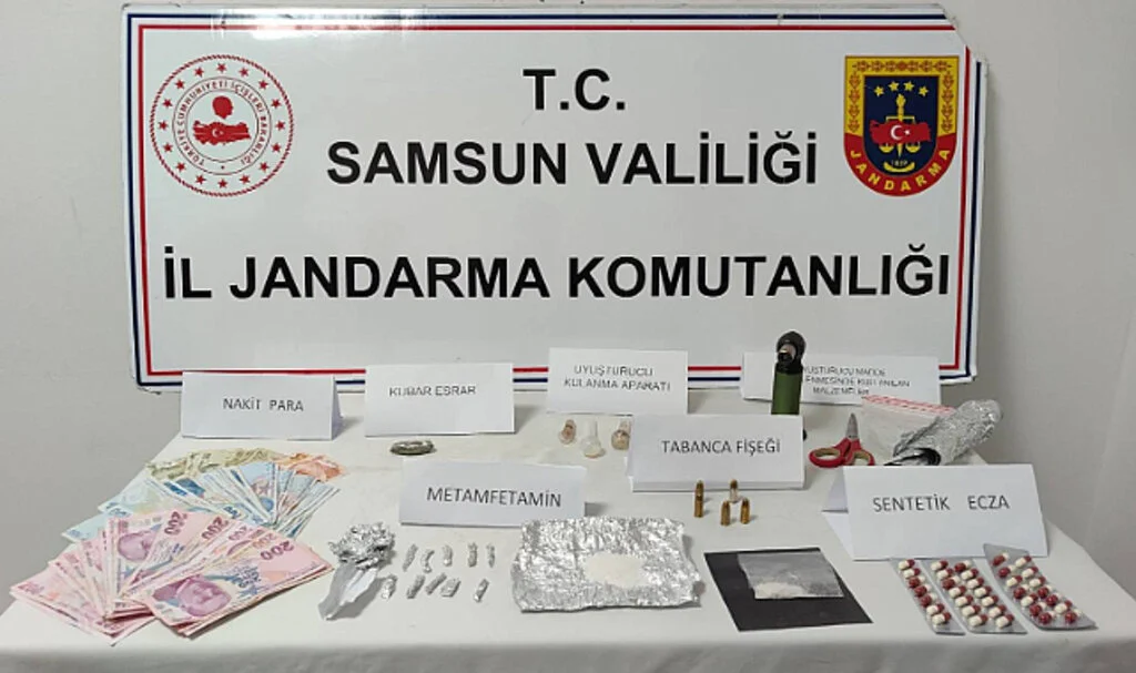  Samsun'da uyuşturucu ticareti yaptığı iddiasıyla 3 kişi yakalandı