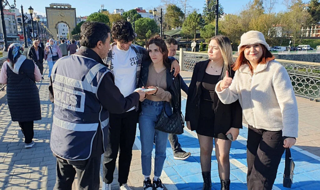 Samsun'da vatandaşlar dolandırıcılığa karşı bilinçlendirildi