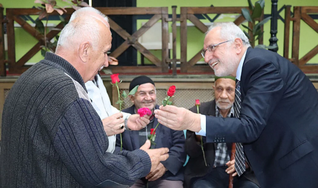 SP Samsun Milletvekili Mehmet Karaman: 'Kim yaşlılara hürmet  gösterirse oda görür' 