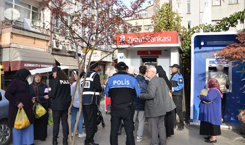 Samsun polisi dolandırıcılığa karşı 3 bin 782 vatandaşı bilgilendirdi