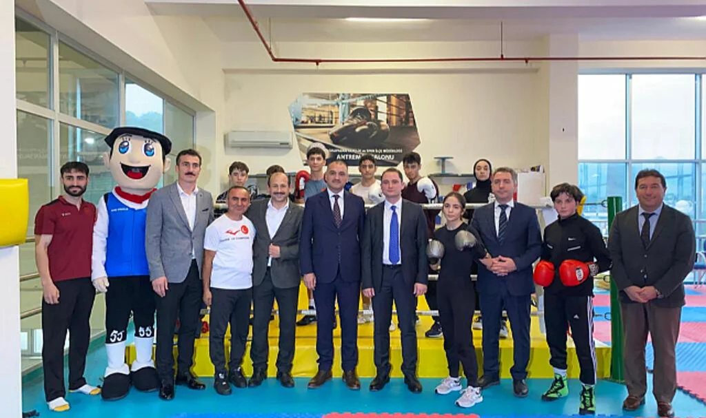 Samsun Salıpazarı'nda protokol gençlerle birarada