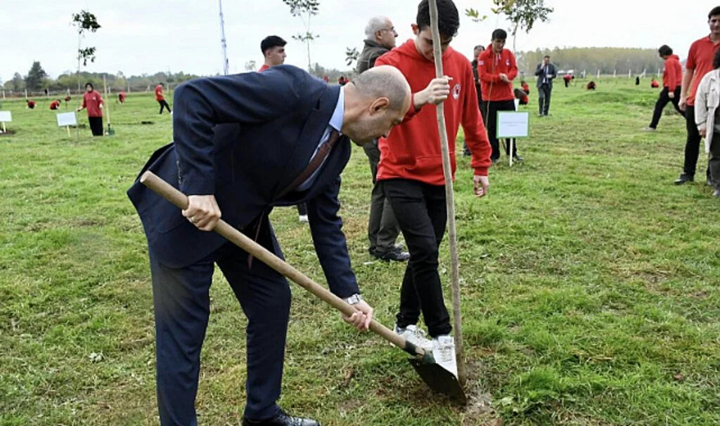 Samsun Termeli öğrenciler, Cumhuriyet'in 100. yılında 100 fidan dikti