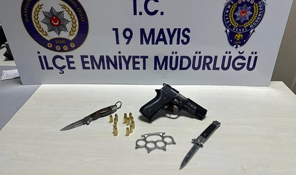 Samsun'un 19 Mayıs ilçesinde 3 araçta silah ele geçirildi