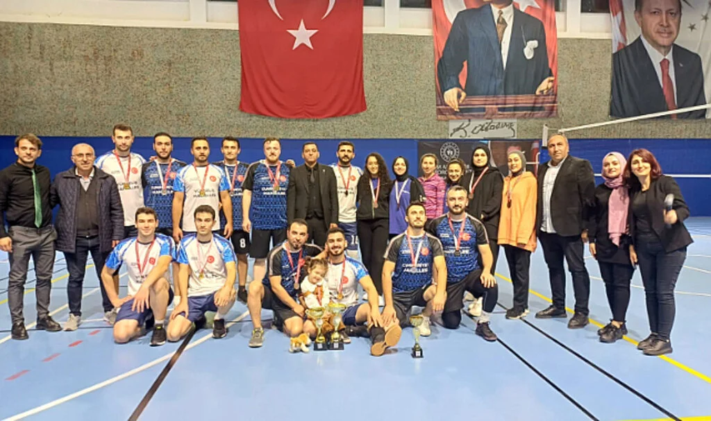 Samsun'un 19 Mayıs ilçesinde Cumhuriyet Kupası Voleybol Turnuvası sona erdi