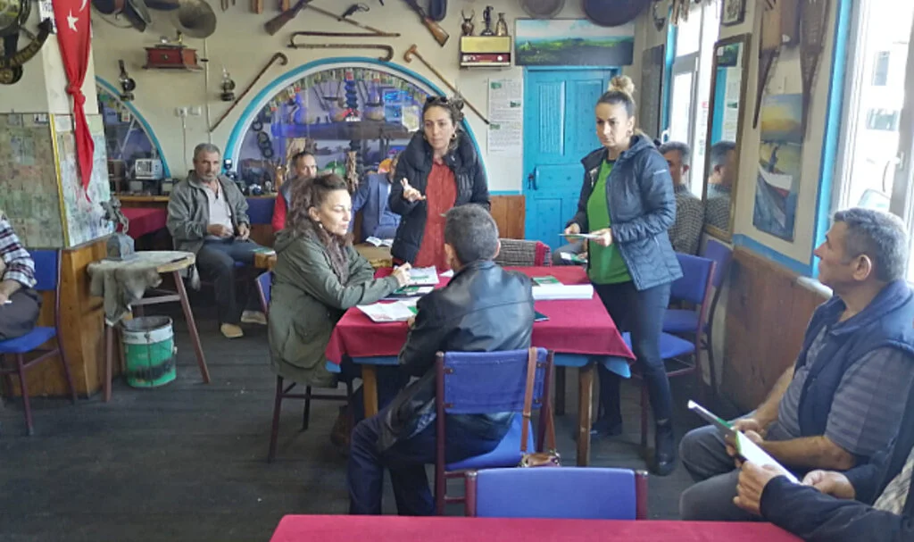 Samsun'un 19 Mayıs ilçesinde üreticilere kahverengi kokarca zararlısı ile ilgili eğitim verildi