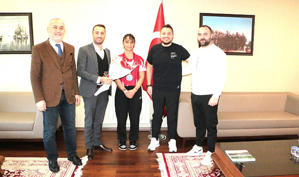 Samsunlu kick boksçu dünya 2.si oldu