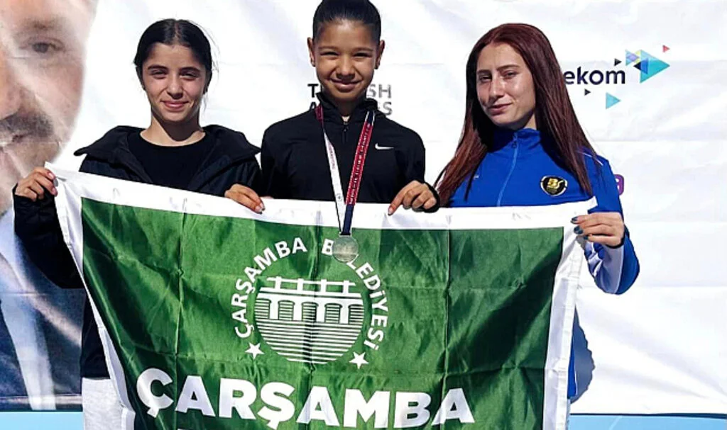 Türkiye Atletizm Şampiyonası'nda Esra ve Elif Bayrak gururumuz oldu