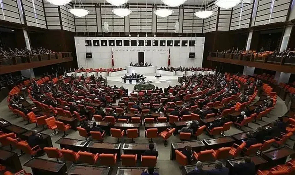 Yargıda AYM-Yargıtay krizi! TBMM Danışma Kurulu toplanıyor,  Ankara'da art arda önemli gelişmeler: AK Parti ve CHP...