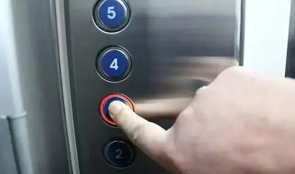 Yine yurt yine asansör kazası…