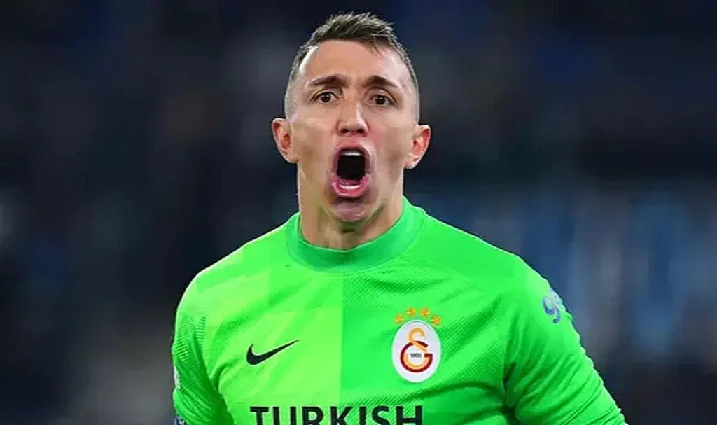 12 yıllık hikaye sezon sonunda sona erebilir! Galatasaray'da sözleşmesi sona eren Muslera'nın yeni adresini duyurdular bile...