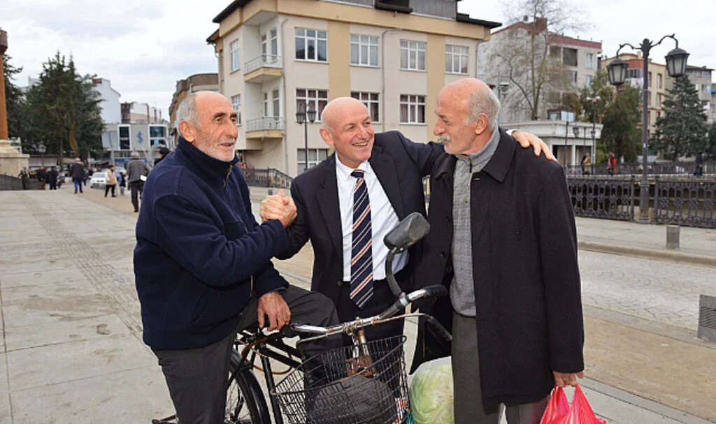 AK Parti Terme Belediye Başkan aday adayı Şenol Kul sahada projelerini anlatıyor 