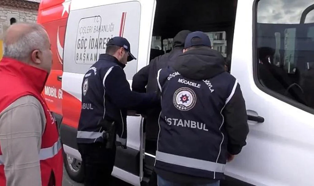 Bakan Yerlikaya duyurdu! 20 ilde 'Kalkan-5' operasyonu: 74 göçmen kaçakçılığı organizatörü ve 1.510 düzensiz göçmen yakalandı
