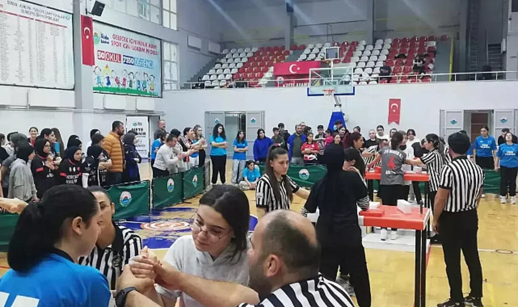 Bilek güreşi heyecanı sonra erdi