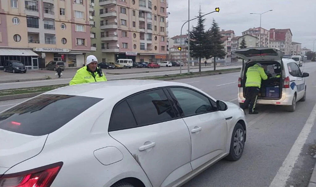 Çorum Sungurlu'da trafik polisleri hız denetimi yaptı