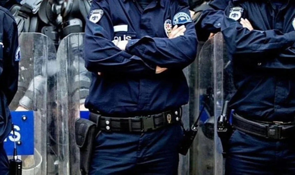 Emniyet'te FETÖ operasyonu: 445 polis açığa alındı