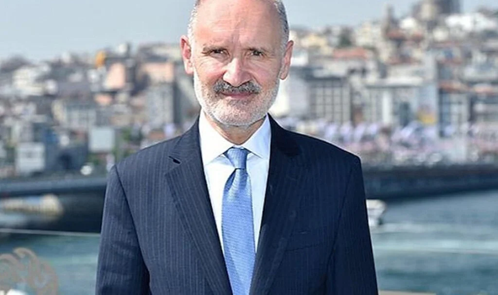 'Faizlerin 2024'ün ortasına kadar yüksek kalmasını bekliyoruz'