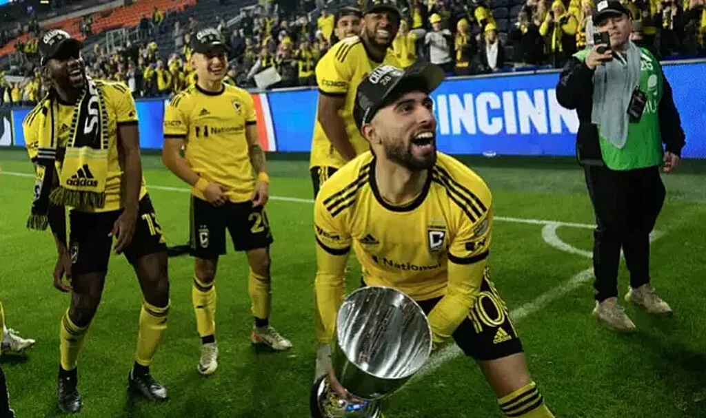 Fenerbahçe'de istenmeyen oyuncu olmuştu! 5.6 milyon dolara giden Diego Rossi'den sarı - lacivertlilere bir dev gelir daha