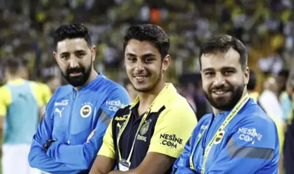 Fenerbahçe'de sular durulmuyor! İsmail Kartal'ın oğlunu yardımcısı yaptığını öğrenen taraftar çileden çıktı! "Fenerbahçe'yi babanızın çiftliği yaptınız"