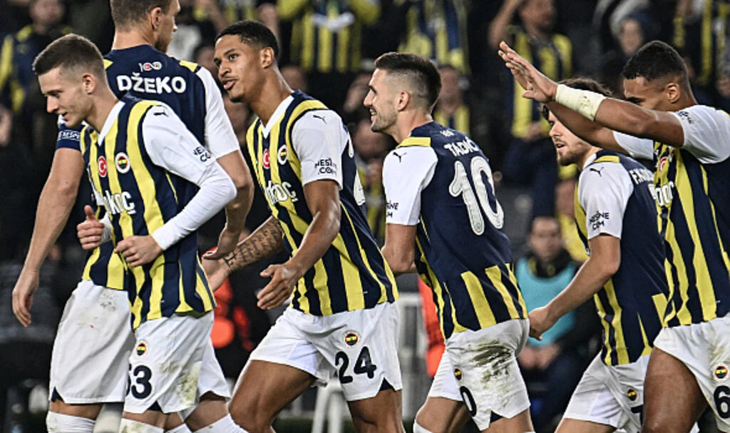 Fenerbahçe lider turladı