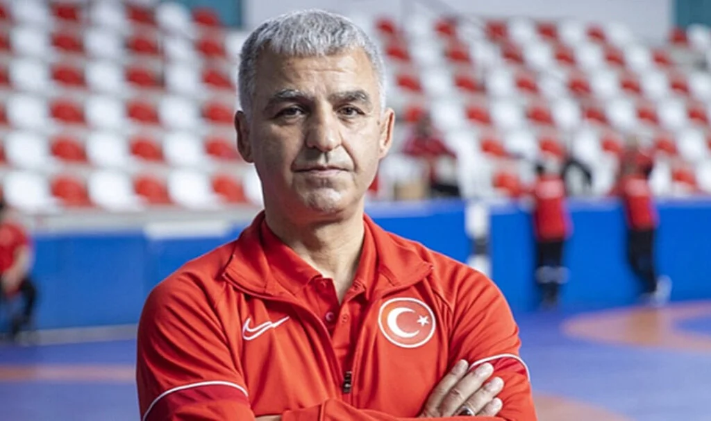 Hakeme saldıran antrenör görevden alındı