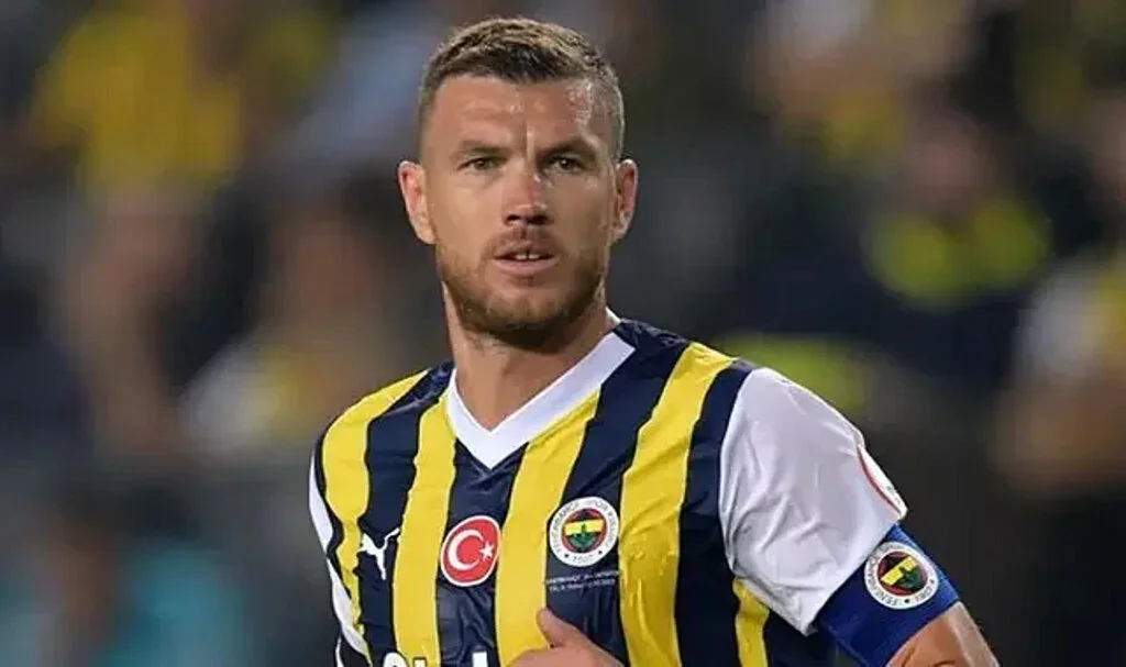 Herkes Dzeko'dan gelecek haberi bekliyordu, o açıklamayı kendisi yaptı! İşte Fenerbahçe-Galatasaray derbisinde muhtemel 11'ler