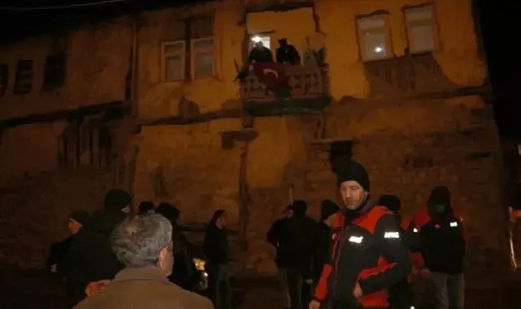Herkes Şehit Yasin Karaca'nın evini paylaştı! Bakanlık devreye girdi: Yeniden yapılacak