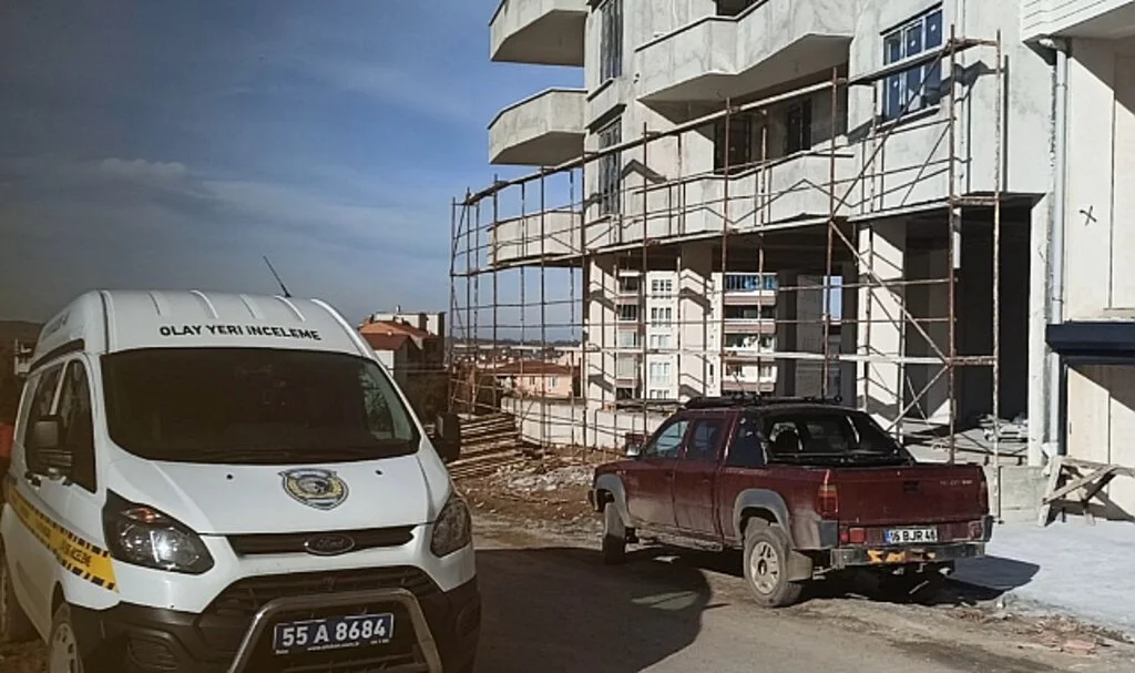 İnşaat iskelesi yıkıldı: 1 işçi yaralandı