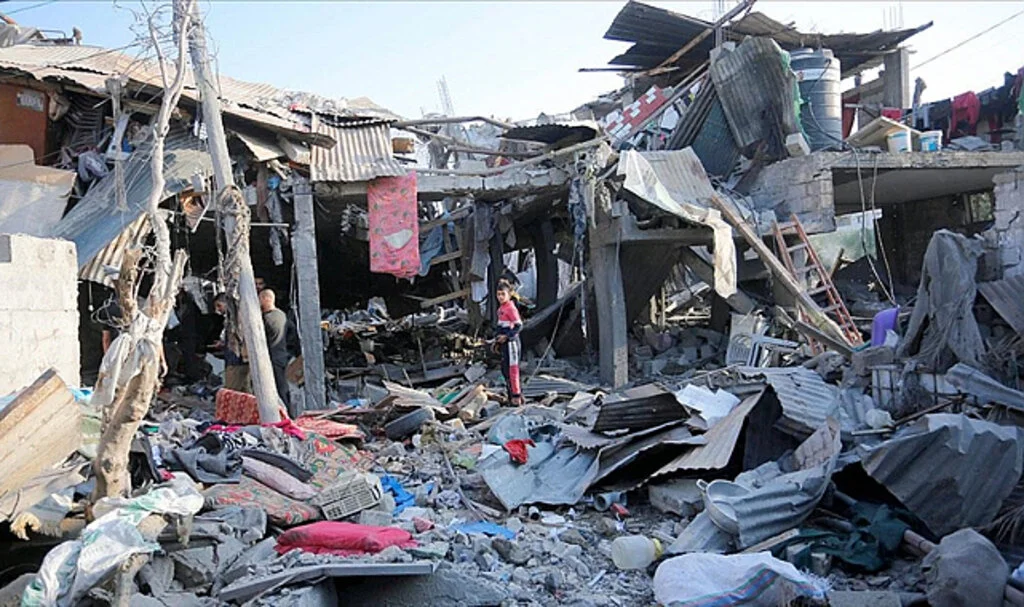 İsrail'in Gazze'nin orta ve güneyine düzenlediği saldırılarda 50 kişi öldürüldü