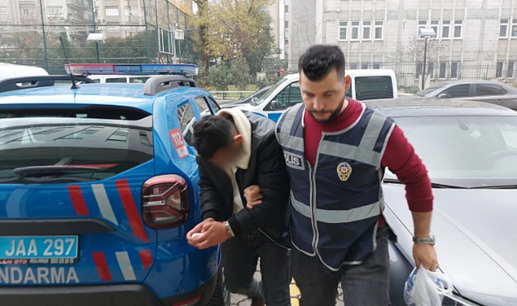 'Kız arkadaşının kaburgasını kırma' iddiasına gözaltı