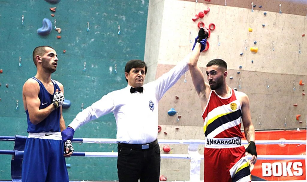 Ring'de kıyasıya mücadele sürüyor