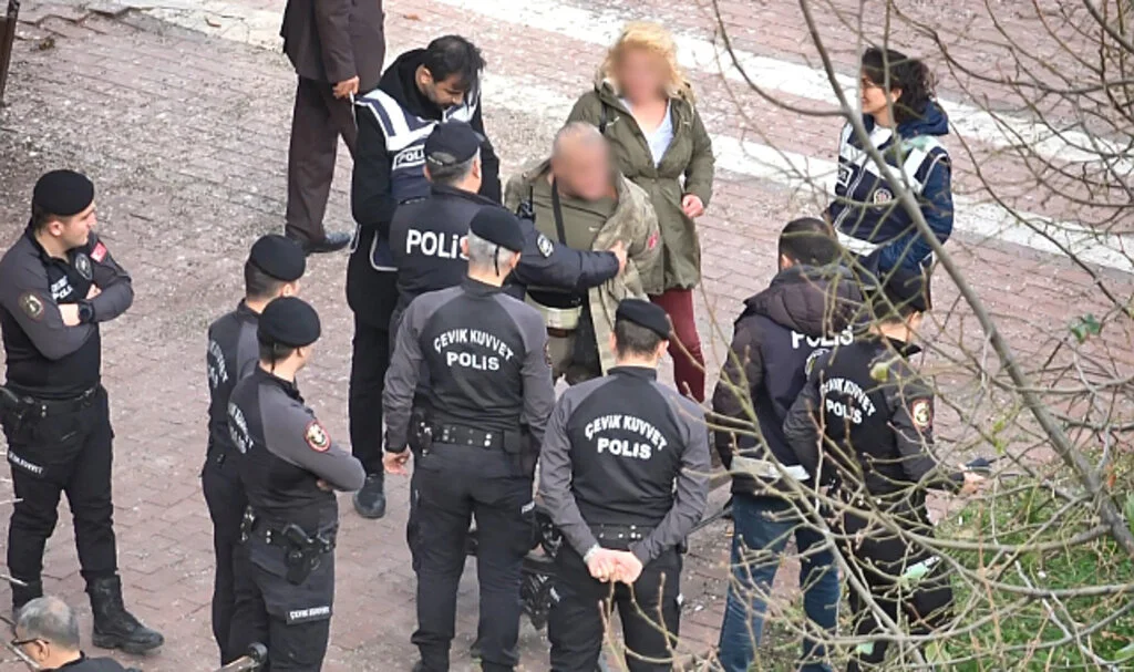 Anıtpark'ta yine sarhoş rezaleti: Polise mukavemette bulundu, ortalığı birbirine kattı