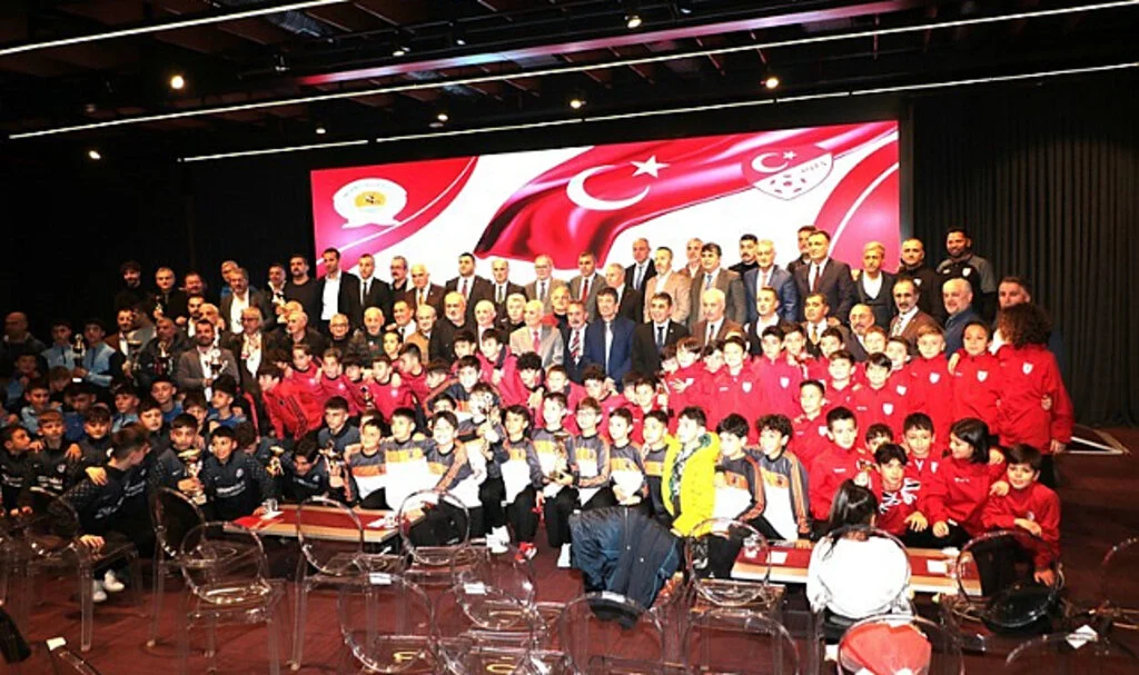 Samsun'da Amatör futbolda ödüller sahibini buldu