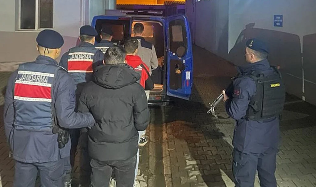 Samsun'da çaldıkları kredi kartıyla alışveriş yapınca yakalandılar