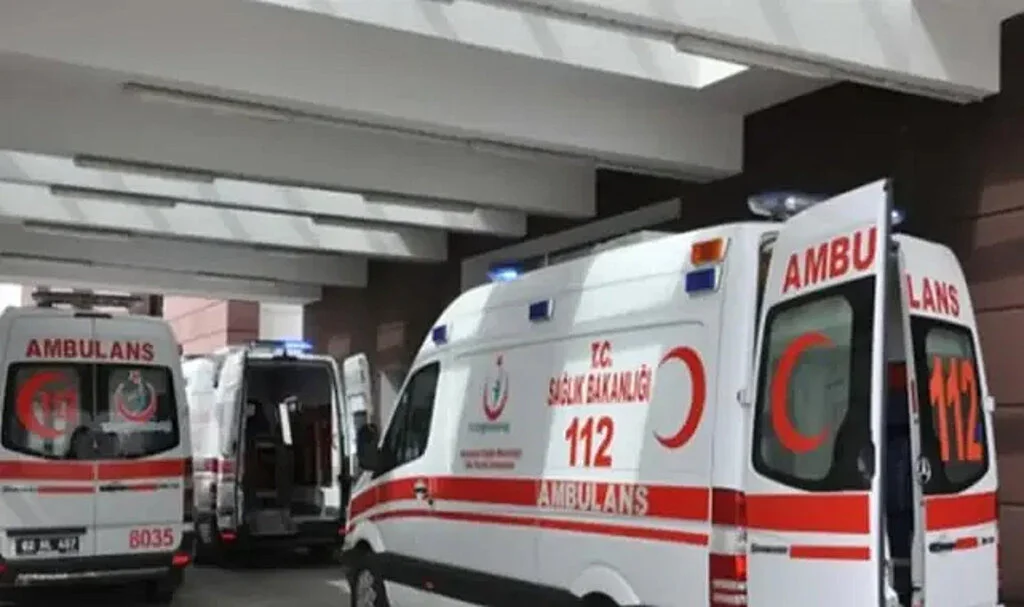 Samsun'da devrilen otomobildeki 2 kişi yaralandı