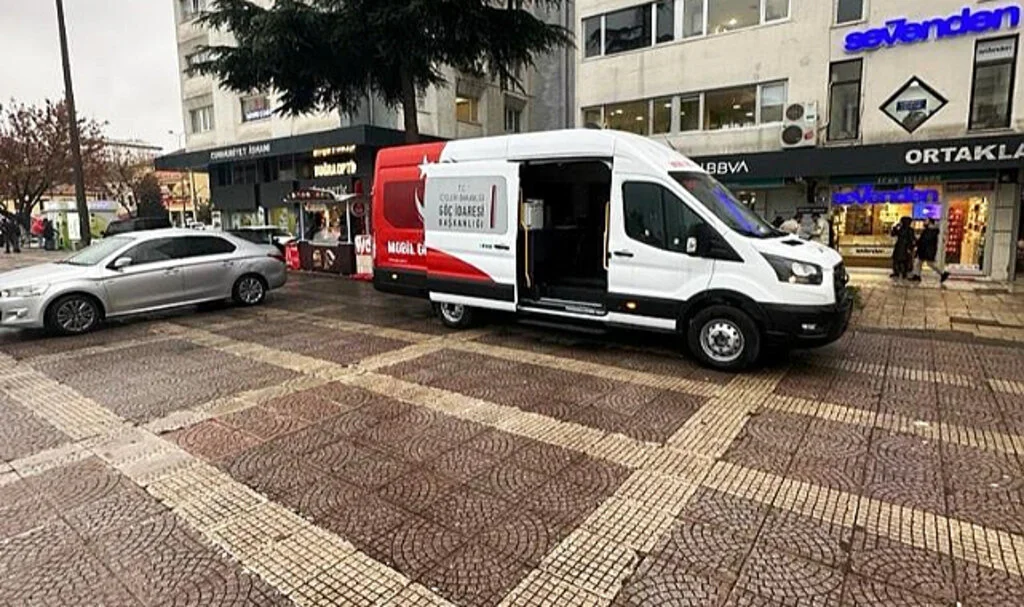 Samsun’da düzensiz göçmenleri tespit eden “Mobil Göç Noktası” aracı hizmette