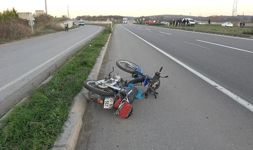 Samsun'da hafif ticari araç motosiklete çarptı: 1 ölü, 2 yaralı