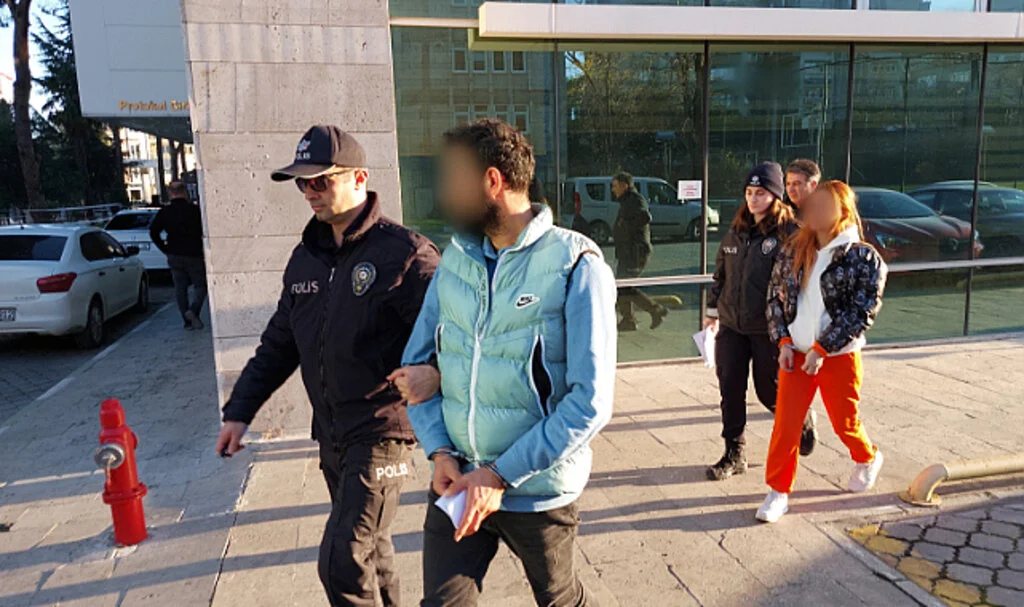 Samsun'da hastanedeki doktor odasından 35 bin lira çalan 2 kişi yakalandı
