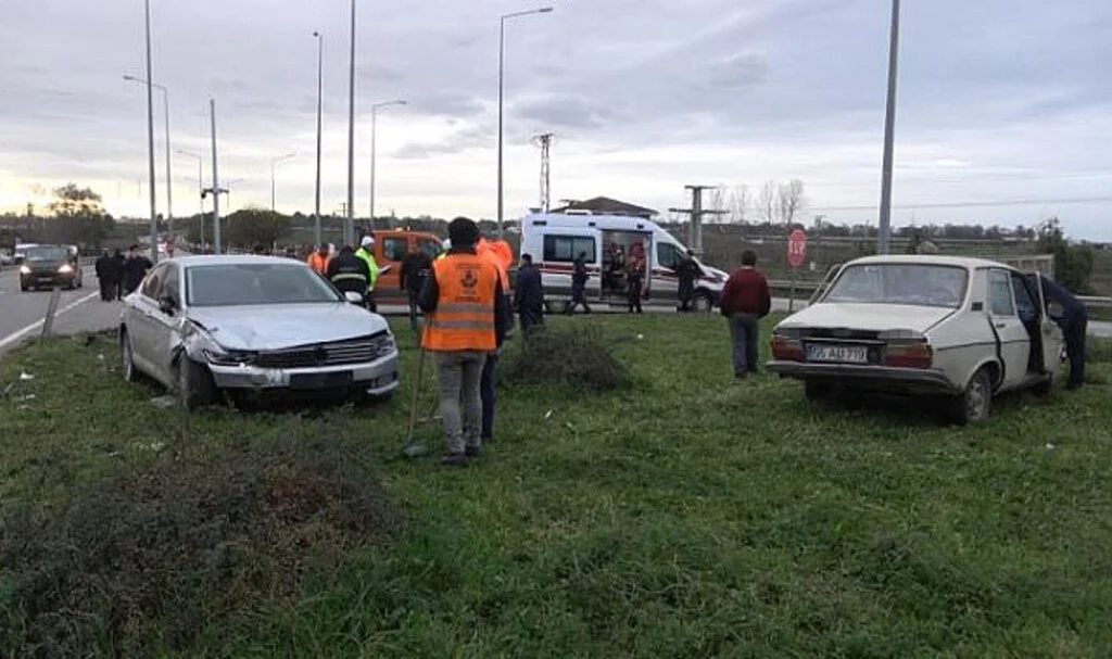 Samsun’da iki otomobil çarpıştı: 3 yaralı