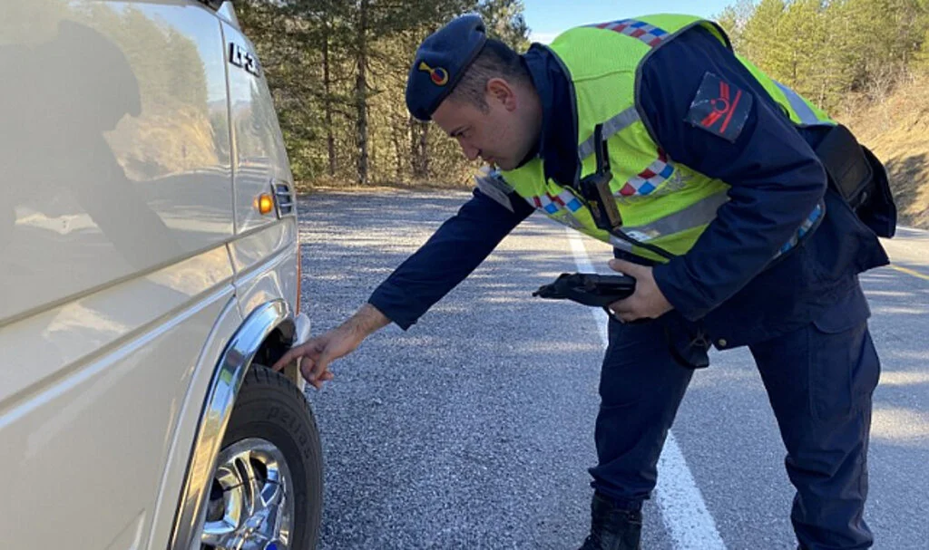 Samsun'da jandarmadan kış lastiği denetimi