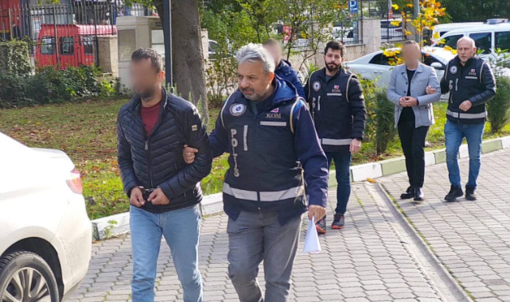 Samsun'da "Kafes" operasyonunda yakalanan 3 kişi adliyeye sevk edildi
