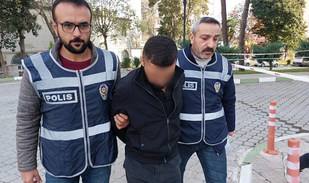 Samsun'da kuyumcudan altın çalıp kaçan hırsız yakalandı