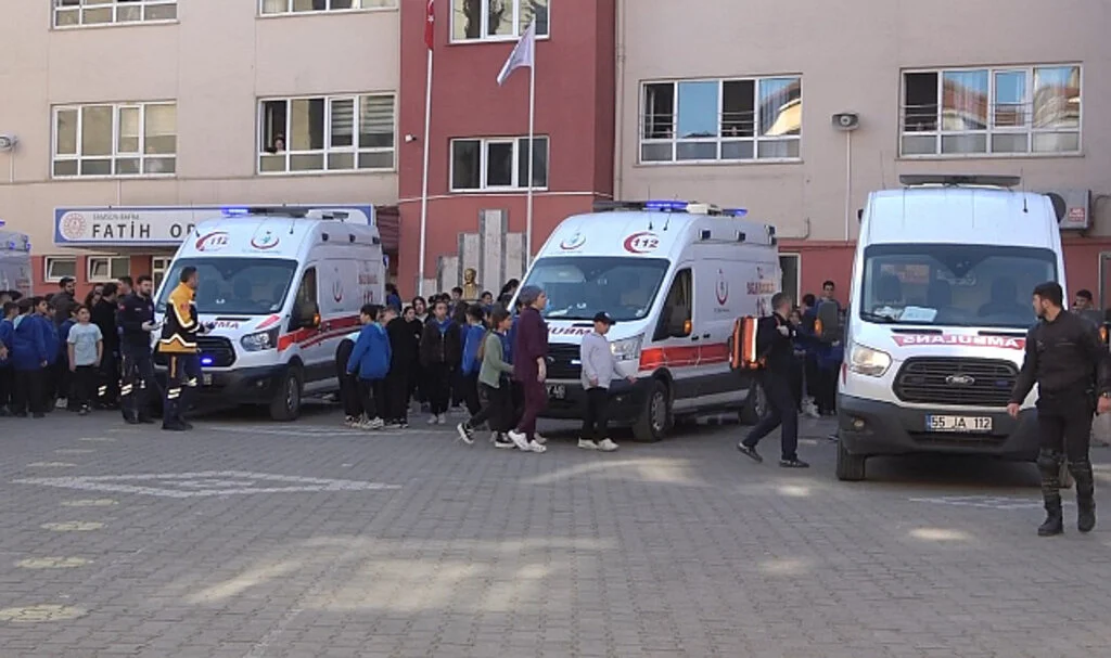 Samsun'da ortaokulda gıda zehirlenmesi şüphesi: 9 öğrenci hastanelik oldu