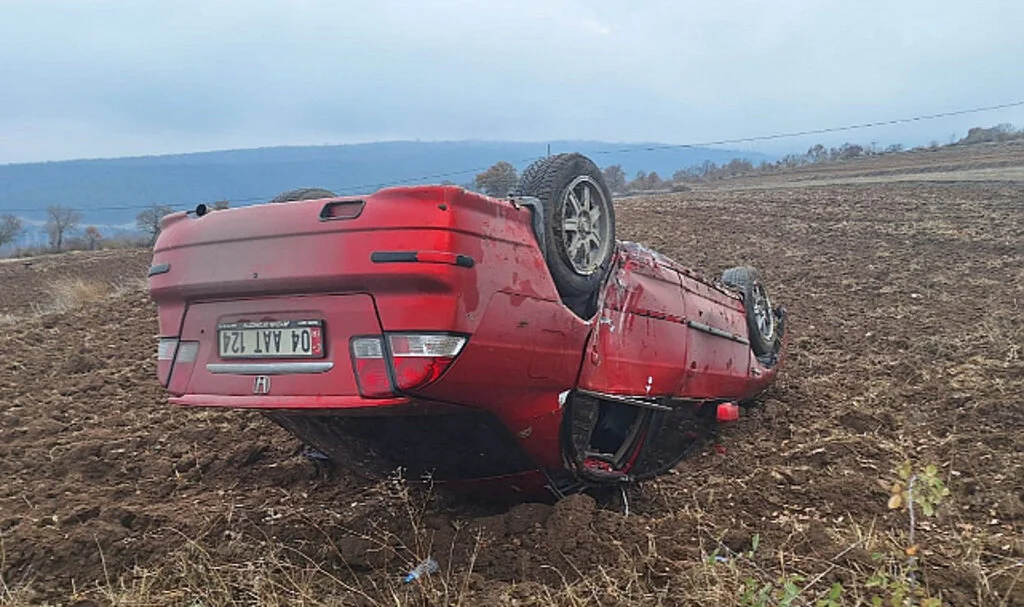 Samsun'da otomobil tarlaya yuvarlandı: 2 ağır yaralı